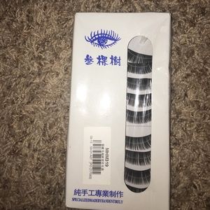 9 pairs of lashes