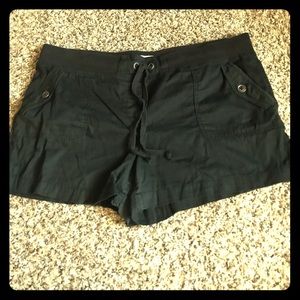 💕 Loft Black Cargo Shorts 💕