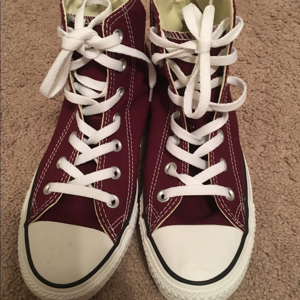 Maroon Hightop Converse 👟