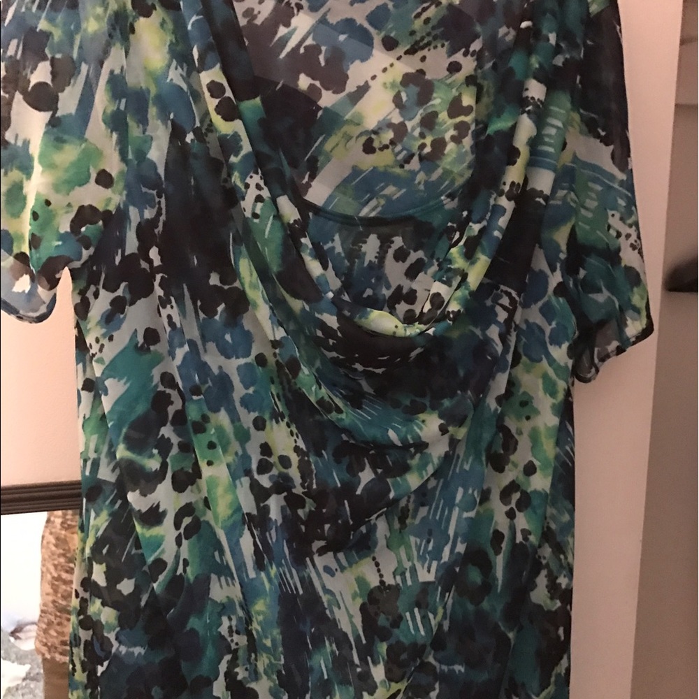 Size 2x shirt has scooped neck . Cute shirt