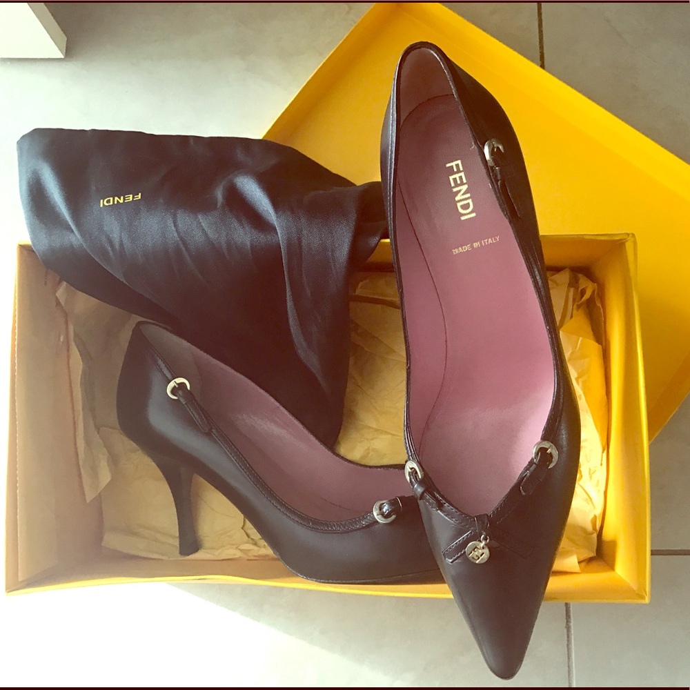 NEW Fendi Decollete Vernice Nero