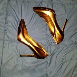 Sam Edelman Gold Heels w/ Scale Accent