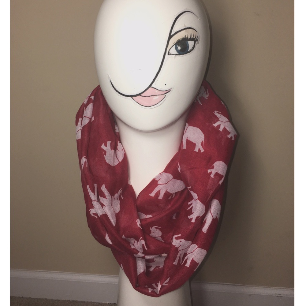Woman's infinity scarf
