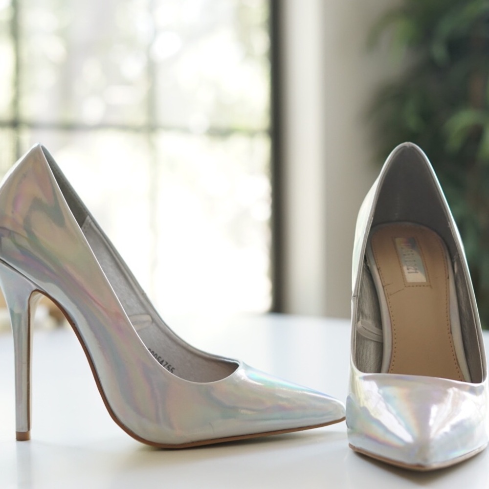 On trend Holographic Heels