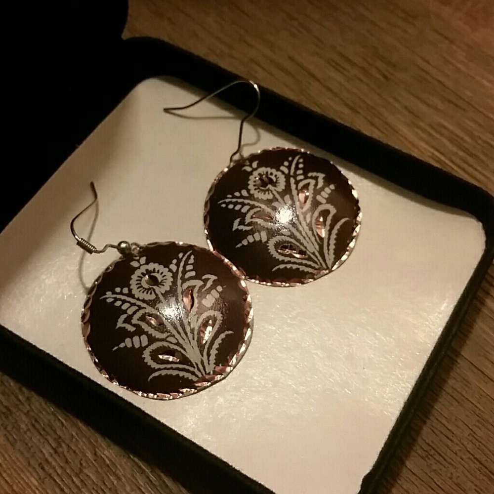 Hand-made earrings. Purple and rose gold hue