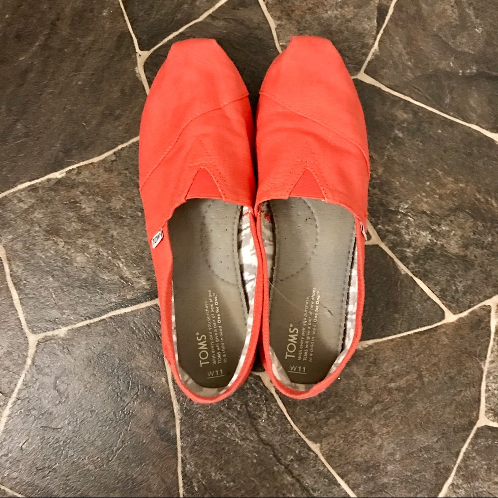 Orange Toms