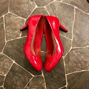 Red pumps heals