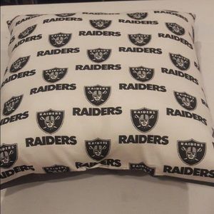 NFL OAKLAND RAIDERS PILLOWS.