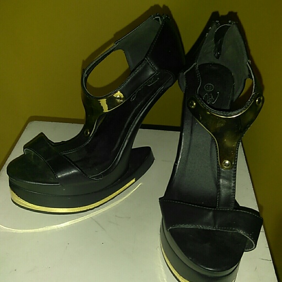 Heels - Picture 2 of 4