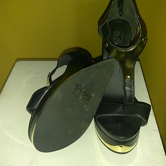 Heels - Picture 3 of 4