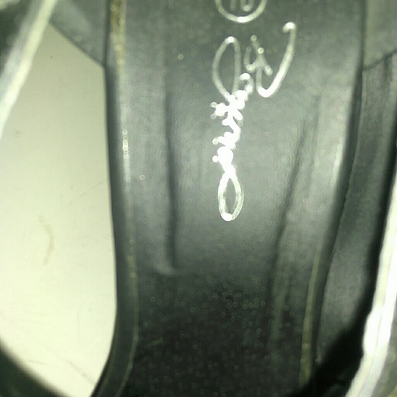 Heels - Picture 4 of 4