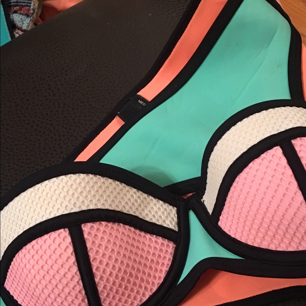 Triangl bikini.... small top; medium bottom
