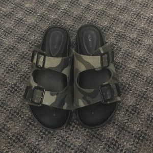 cute camo sandal!