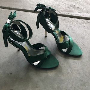 Bakers "Dutchess" Low Kitten Heel with bows