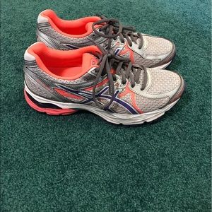ASIC women's gel running shoes size 8