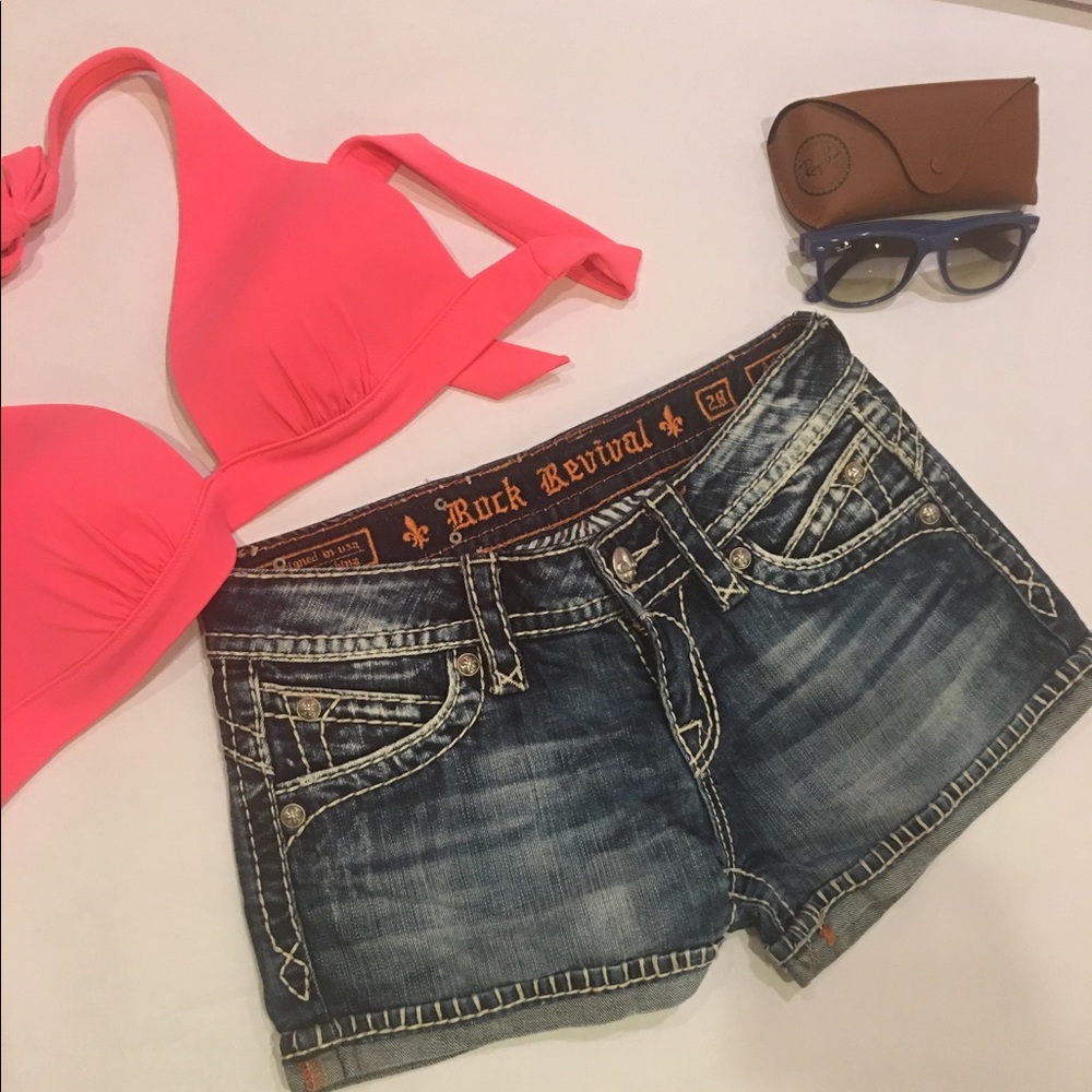 Rock revival Amy shorts! Size 28.