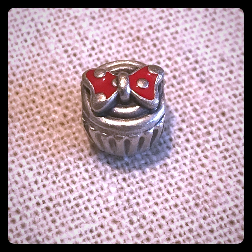 Pandora Minnie Cupcake charm