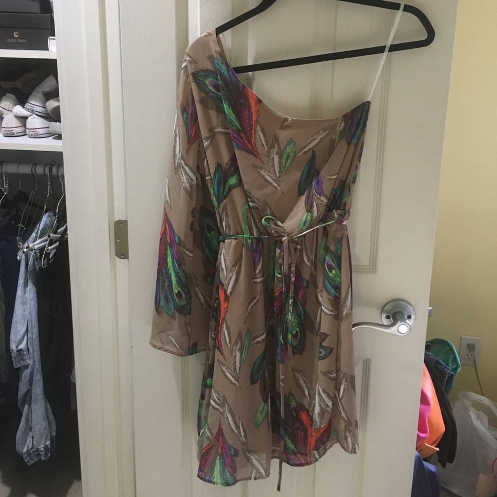 Feather printed one shoulder dress size S