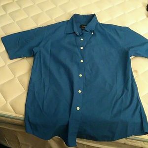 Mens short sleeve dress shirt (medium)