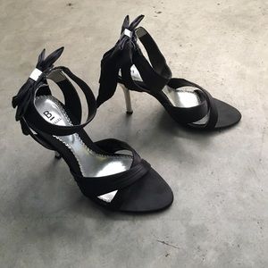 Bakers "Dutchess" Heels with bow
