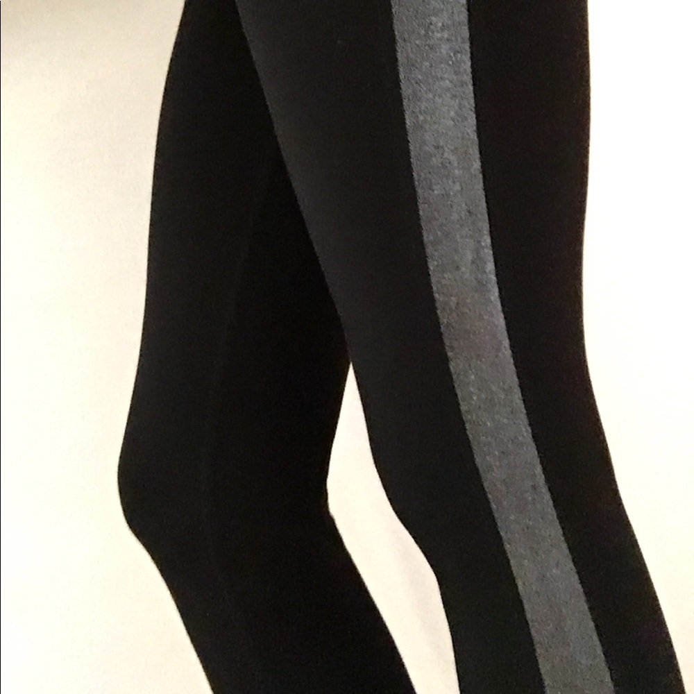 Yoga leggings with iridescent stripe