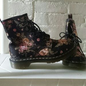 Dr. Marten's floral 8-eye lace up boots