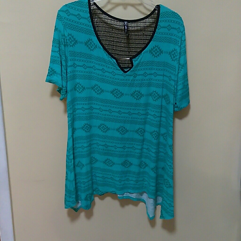 Very cute aqua sharkbite top aztec print net 1x