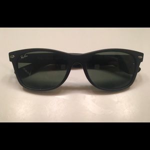Matte Black Ray-Ban New Wayfarers