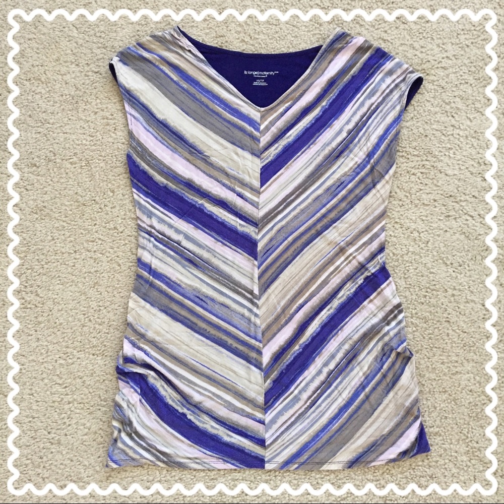 Liz Lange maternity top 💙