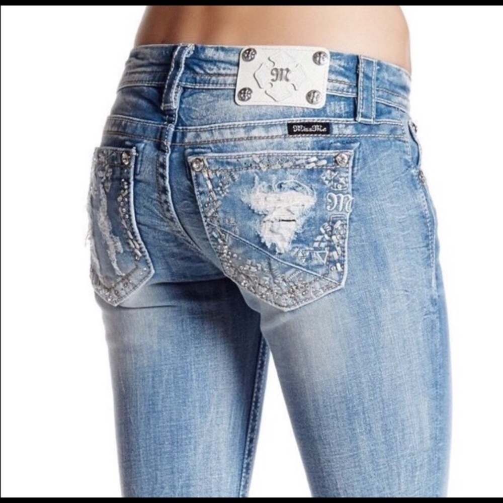 💖New Rhinestone Light Wash Miss Me Jeans💖