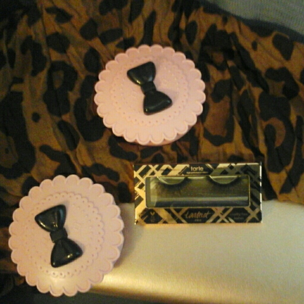 Set of lashes, Tarte Goddess Lashes