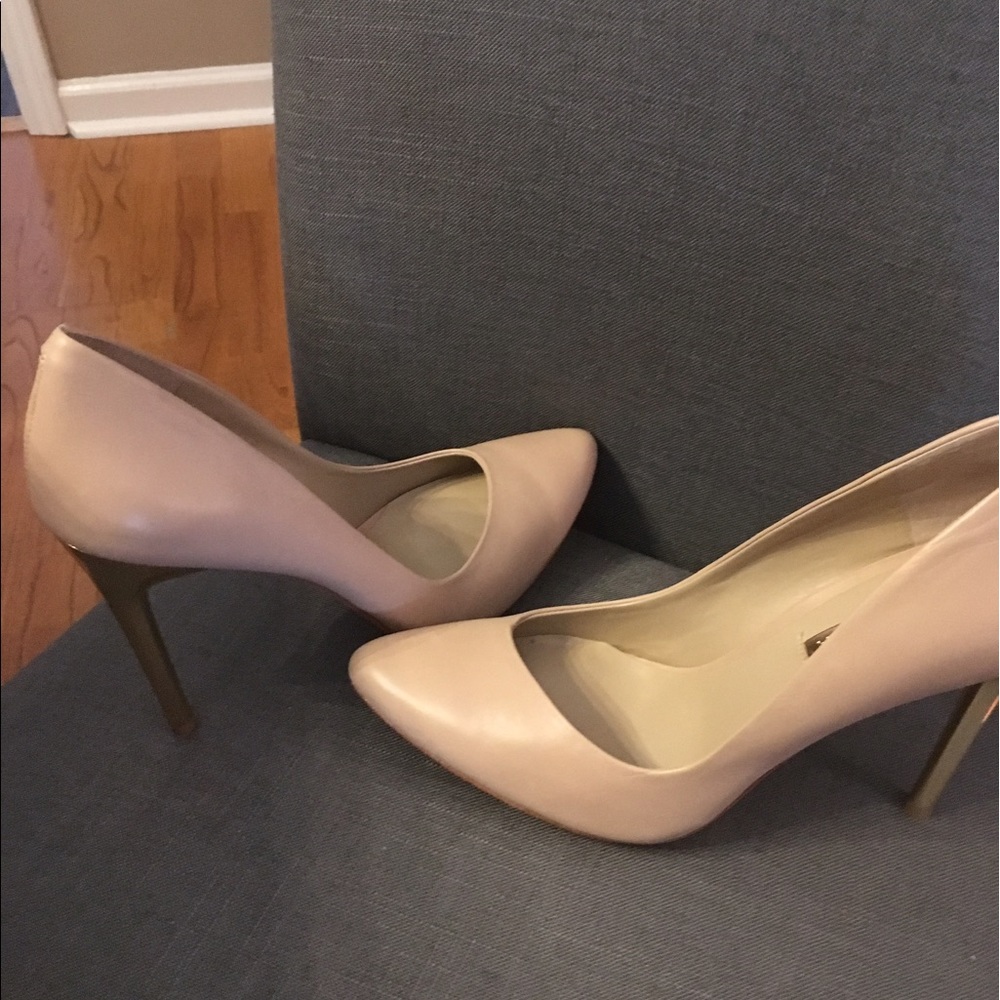 BCBG pumps