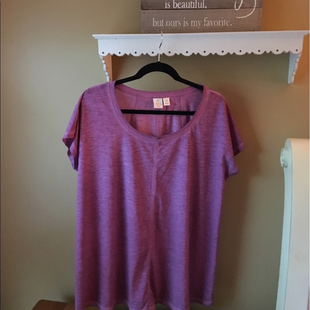 Flowy tee by Saint Tropez West. Size 1X