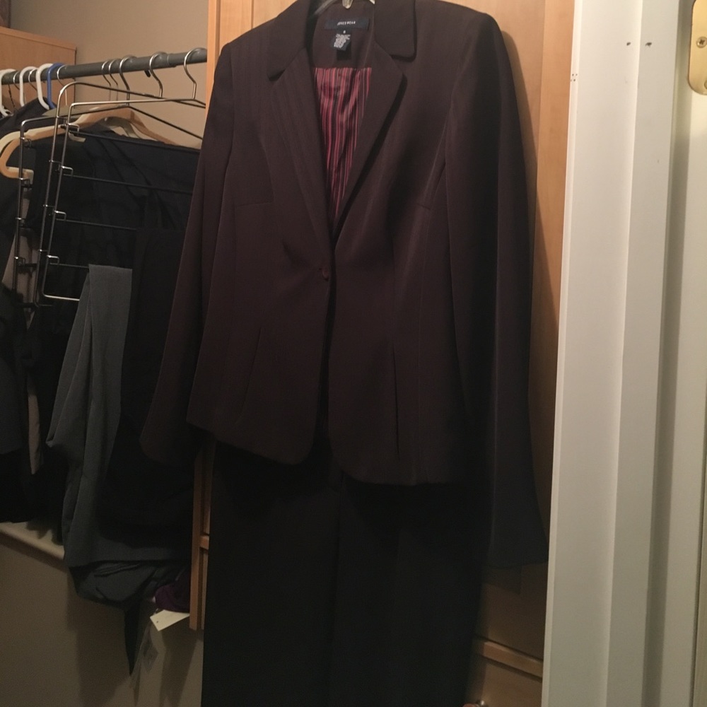 Jones Wear suite will sell separate if wanted