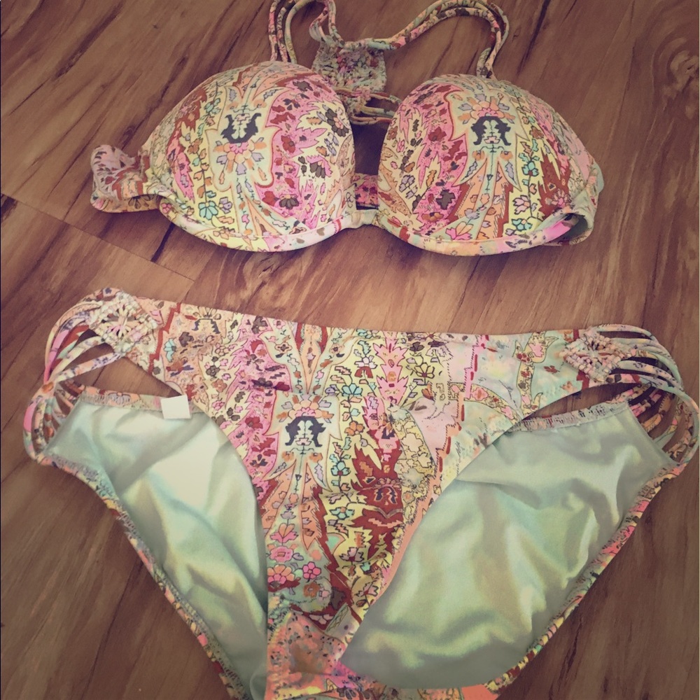 Super cute, like new Victoria secret swimsuit