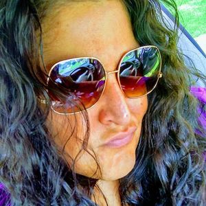 Meet your Posher, Debbie