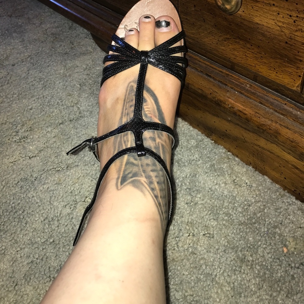 Lei sandals