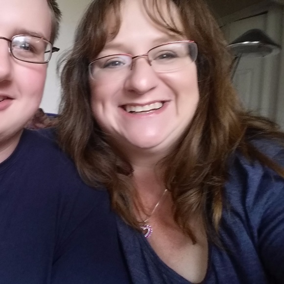 Meet your Posher, Jen - Picture 2 of 5