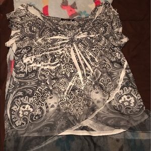 Very cute Apt 9 Top! Like new!  🌸