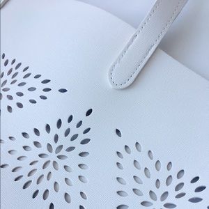 Bags - CHIC & SLEEK SPRING TOTE, NEW! Bags - CHIC & SLEEK SPRING TOTE, NEW!