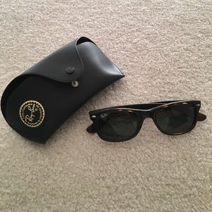 Wayfarer tortoise Ray-Ban sunglasses