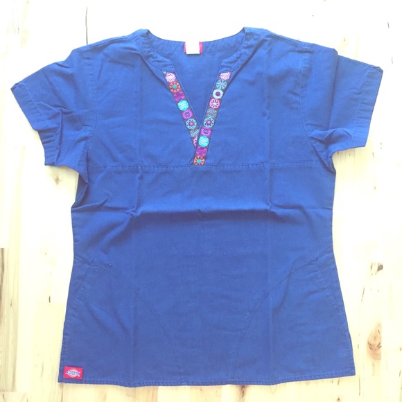 Dickies scrub top in size small - Picture 1 of 3