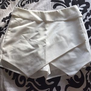 Asymmetrical skort