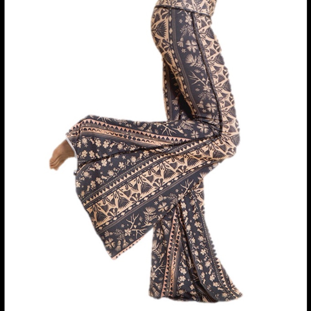 🖤teeki moon flower bell