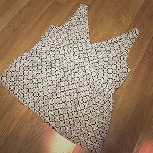 ✨👚Geometric Tank from the Loft👚✨