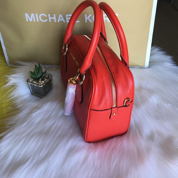 🔥 MK Smll Satchel Lther color Sienna gently used - Picture 4 of 4