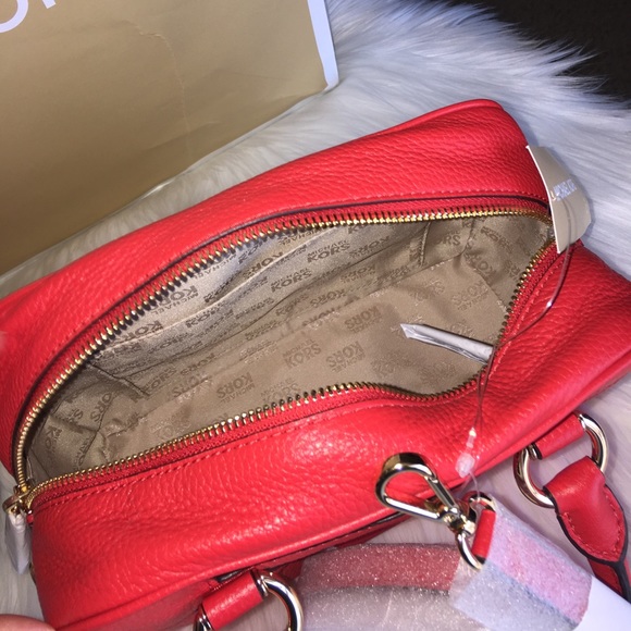 🔥 MK Smll Satchel Lther color Sienna gently used - Picture 3 of 4