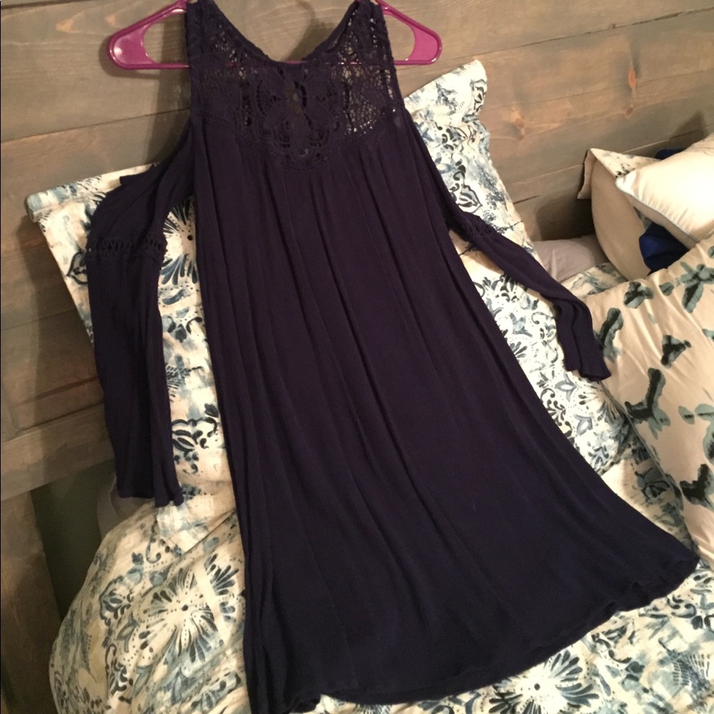 Open shoulder lace detail dress