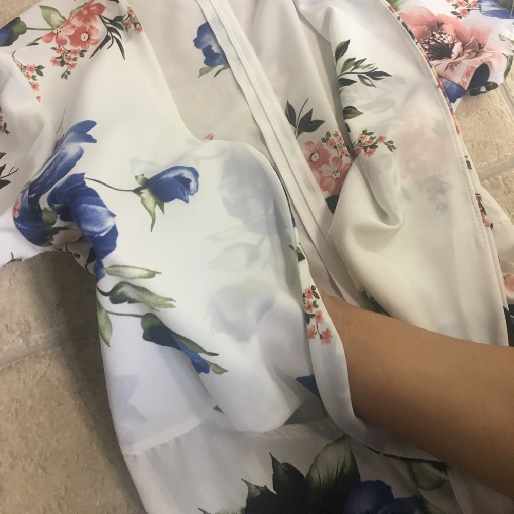 White Floral Cutout Romper - Picture 5 of 7