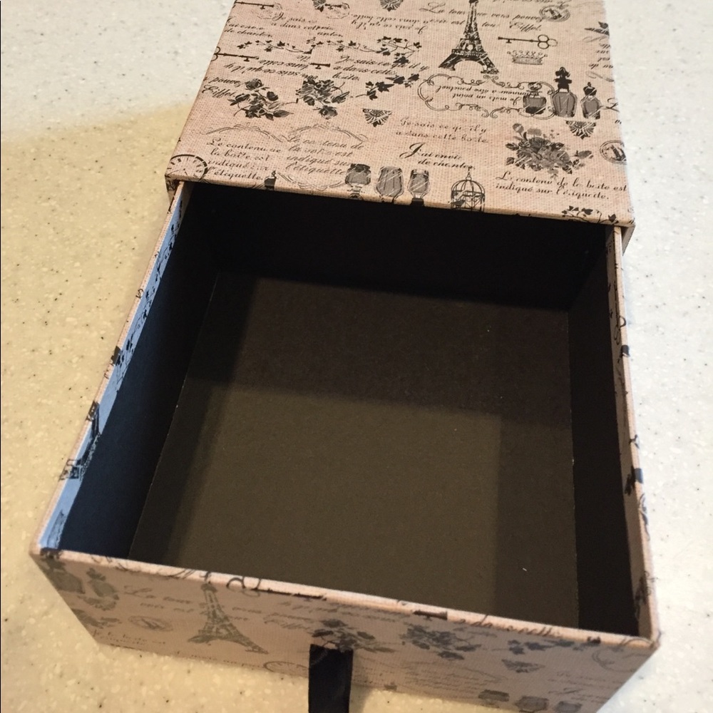 Box - Picture 3 of 4